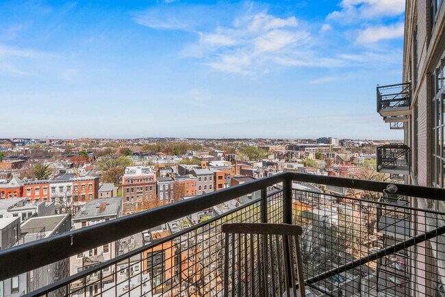 Photo - Mt Vernon Square Condo | 1 Bed | 1 Bath | 700 Sf | Private Balcony Unidad 1103
