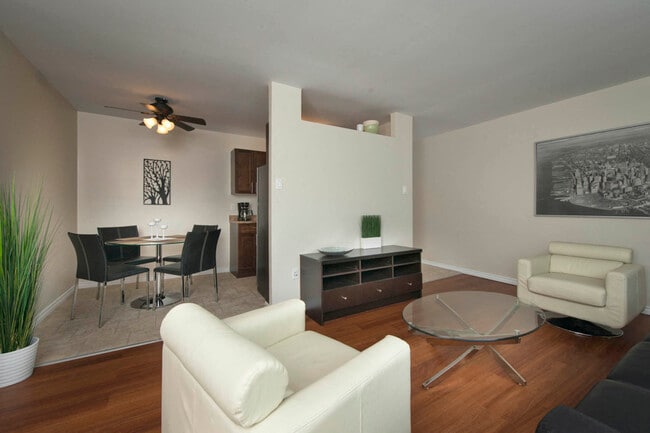 Building Photo - 433 Edison Apartment