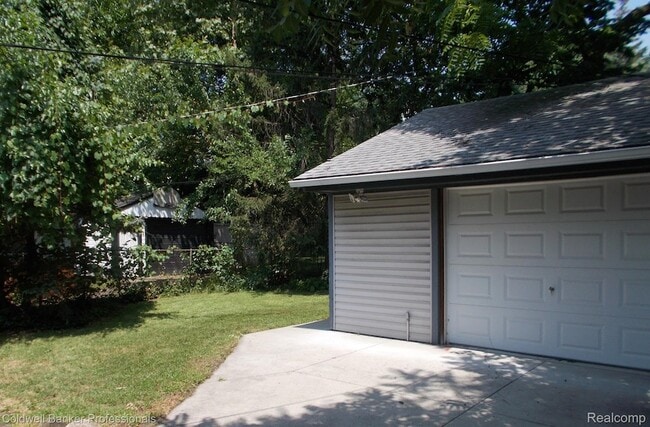 Photo - 2205 E 10 Mile Rd