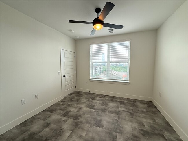 Photo - 2520 Washington Ave Unit B3-820