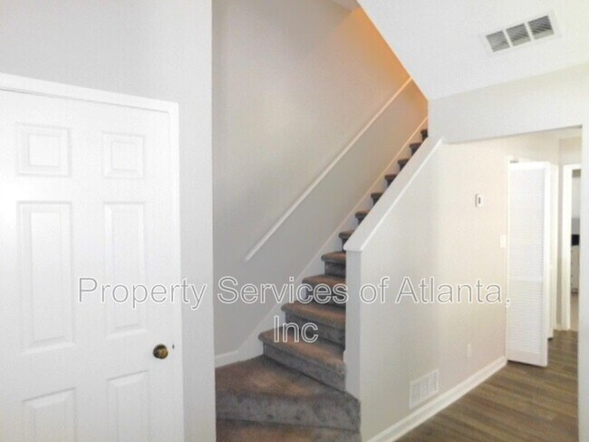 Photo - 502 Plymouth Ln