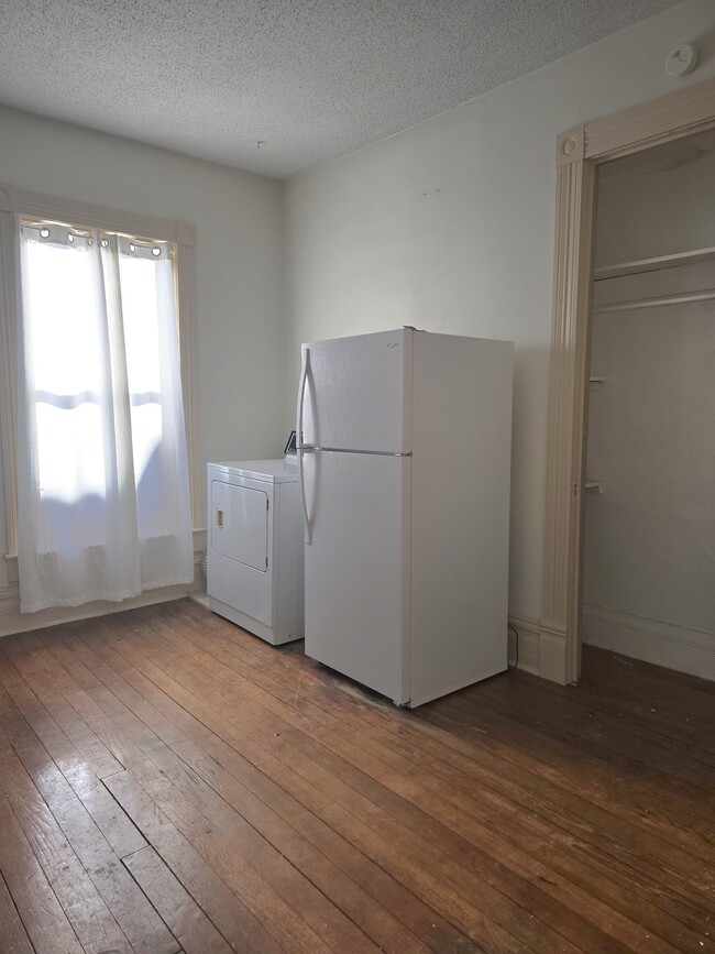 Photo - 2614 Broad Ave Unidad 2nd floor