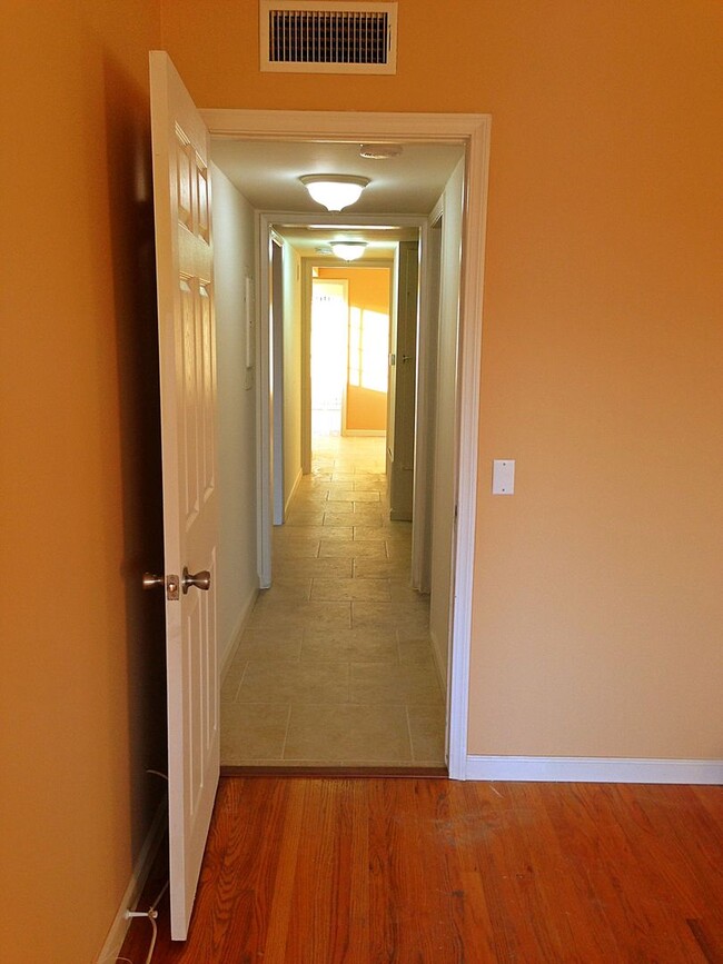 3412-3414 W Victory Blvd.