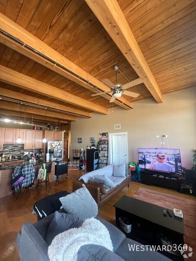 Building Photo - 3637 N Spaulding Ave Unit 404 Rental