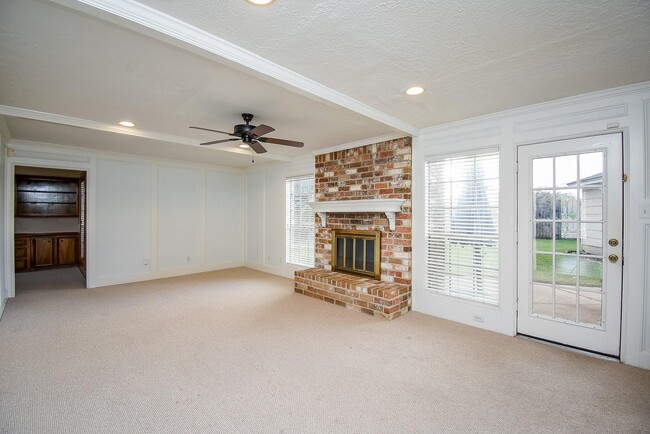 Photo - 910 Shillington Dr