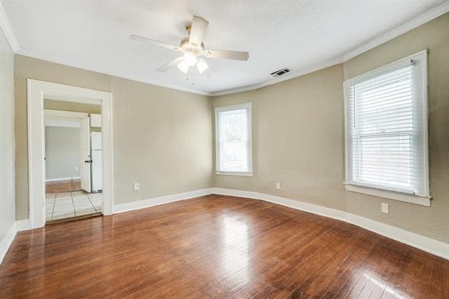 Photo - 4820 Worth St