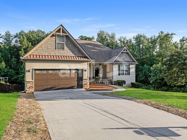 Photo - 105 Amber Oaks Dr