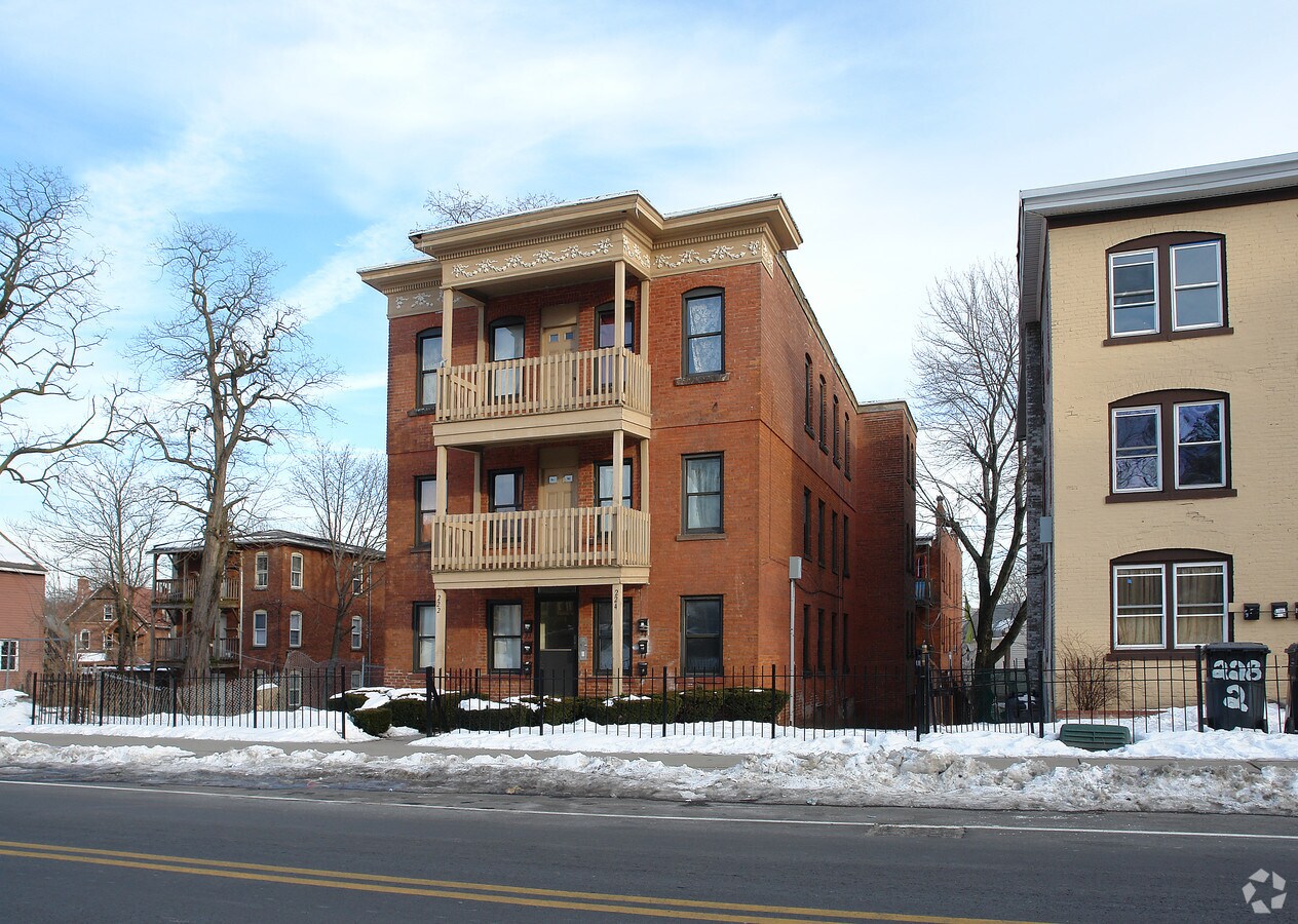 Photo - 222-224 Maple Ave Apartments