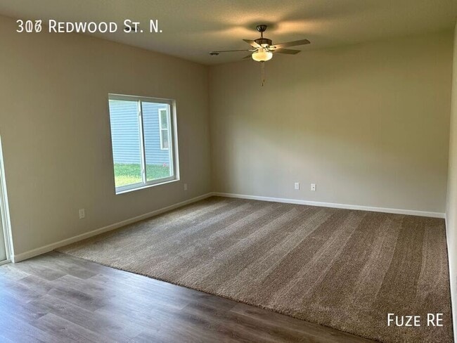 Photo - 316 Redwood St N
