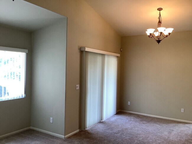 Photo - 2 Bedroom Townhome in the Canterra Community of Scripps Ranch
