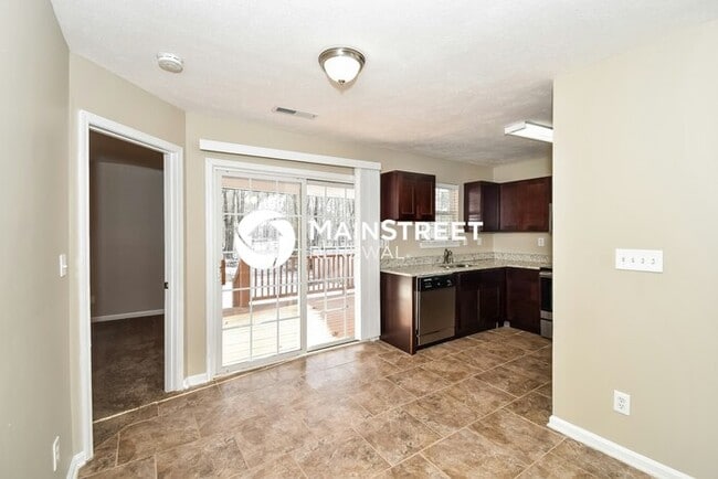 Photo - 3 Bedroom Pet-Friendly Home in Louisville, KY with Main Street Renewal