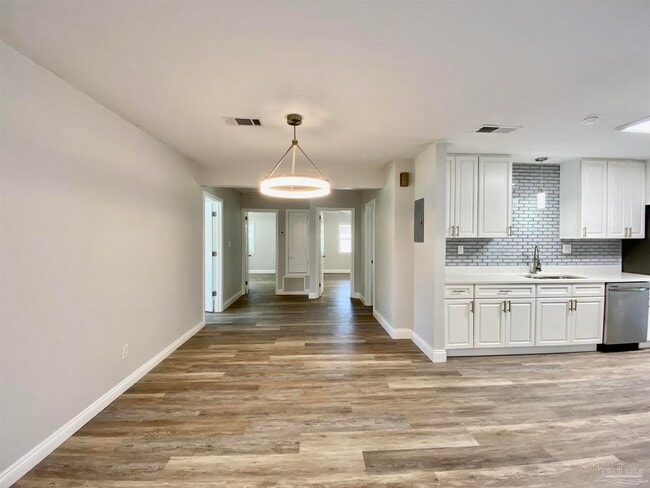 Photo - 402 Fairpoint Dr