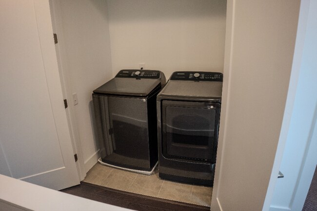 Photo - 241 Maynard Terrace SE