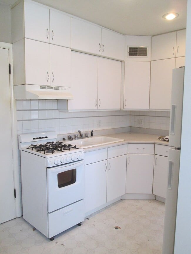 Photo - 2BR 2bath home close to downtown Iowa City, available August 1, 2023!