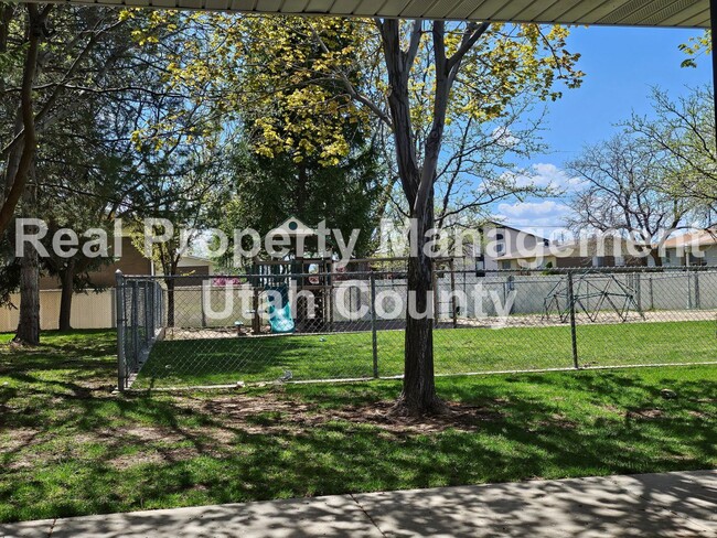 Photo - Townhome in Orem 3 bedroom 3.5 bathrooms