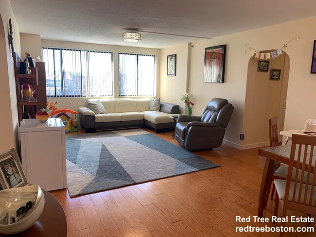 Photo - 1720 Beacon St Unit 3