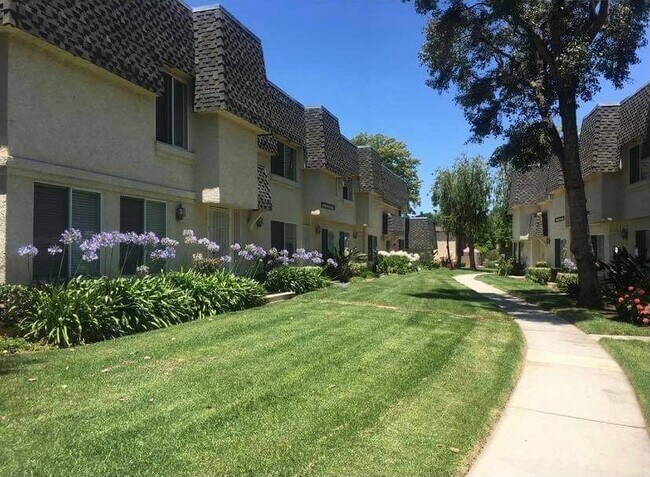 Photo - 19050 Kittridge St