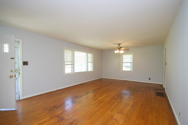 Photo - 2803 Mallory Ave NW