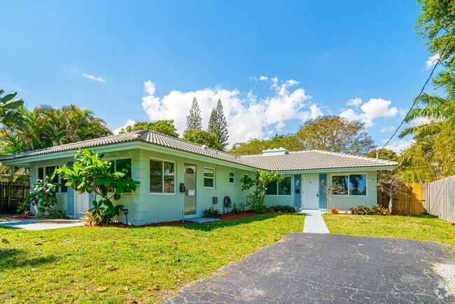 Building Photo - 1680 NE 34th Ln Unit B Rental