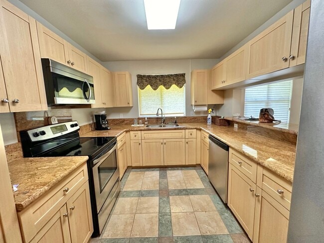 Photo - 3 Bedroom / 2 Bathroom Townhome in Kehalani Gardens! Small yard and pet friendly!