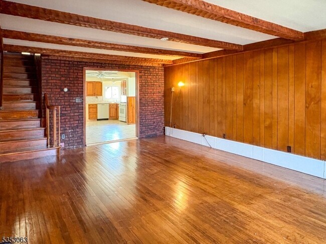174 W Main St