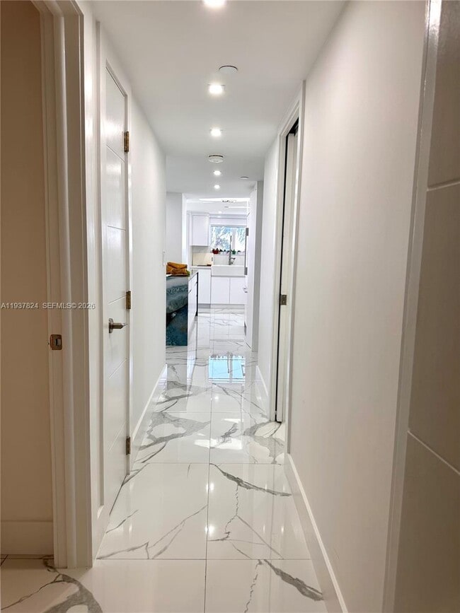 Photo - 2457 Collins Ave Unit 408