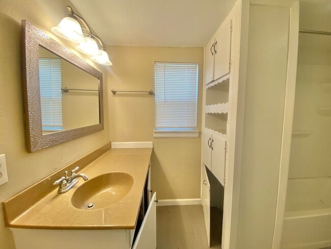 Photo - 2019 42nd St Unit B