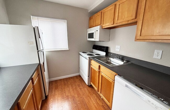Building Photo - 555 Lowell Ave Unit 555-03