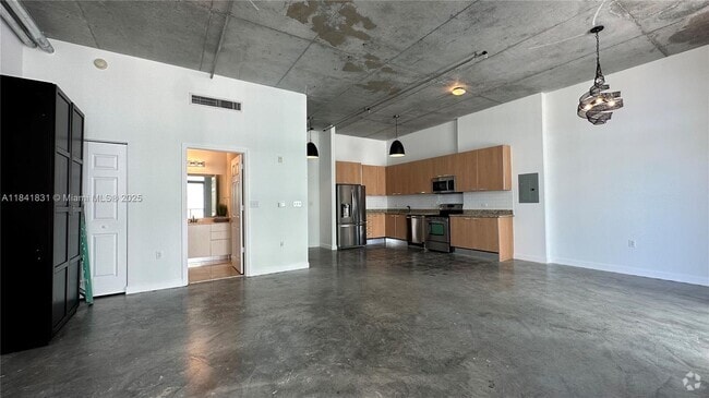 Building Photo - 2100 Van Buren St Unit 517 Rental