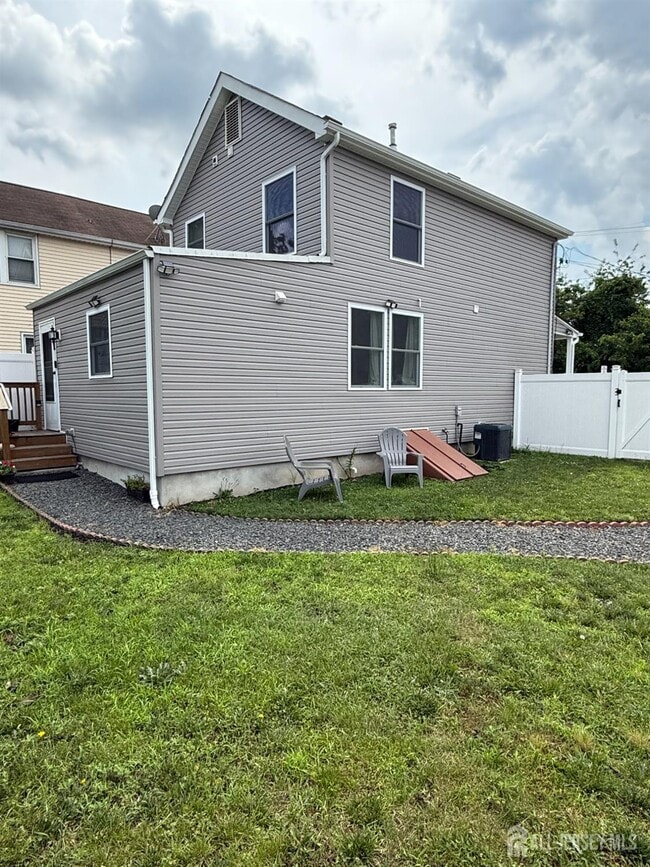 Photo - 296 Oak St