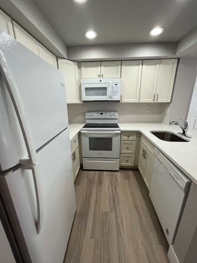 Photo - 752 Executive Center Dr Unit 28