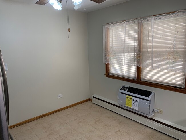 Kitchen Northwest Corner - 4908 N Harlem Ave Unit 1E
