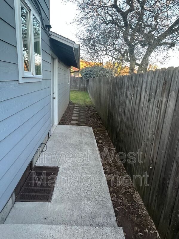 Photo - 710 NE 15th Ave