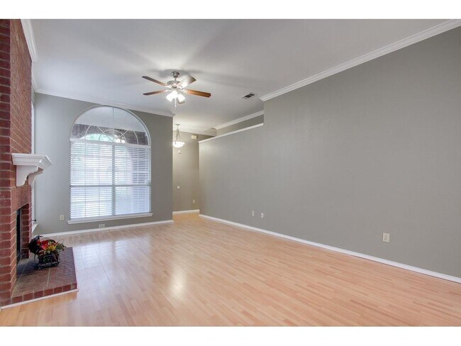 Photo - 546 Raintree Cir