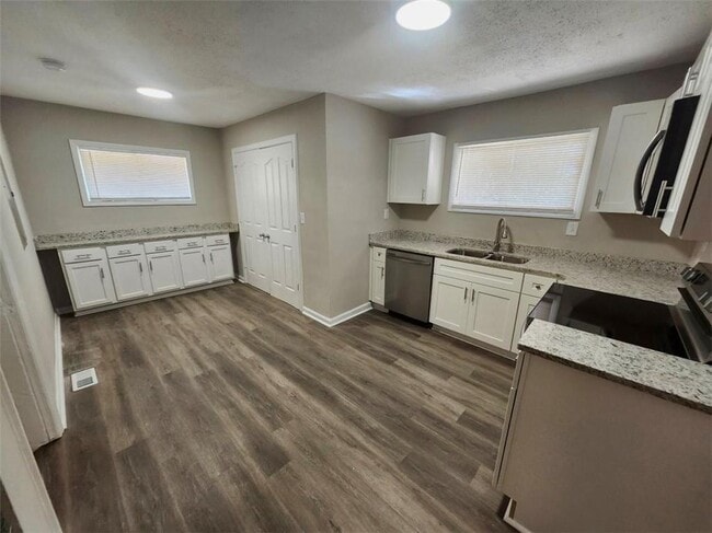 Photo - 3415 Hyland Dr