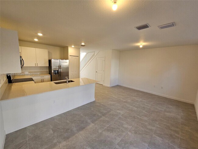 Photo - 5045 SW 37th St