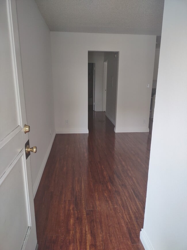 Photo - 5545 Lindley Ave