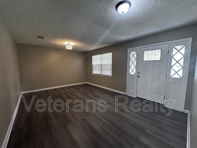 Photo - 101 S Kern Dr