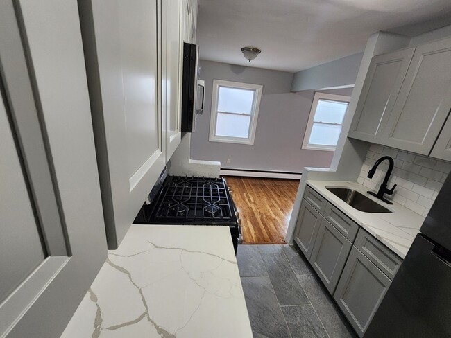 Photo - 725 Scotland Rd