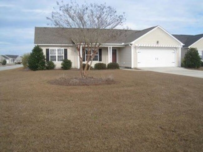 Building Photo - 3 Bedroom 2 Bath home with 2-car garage
