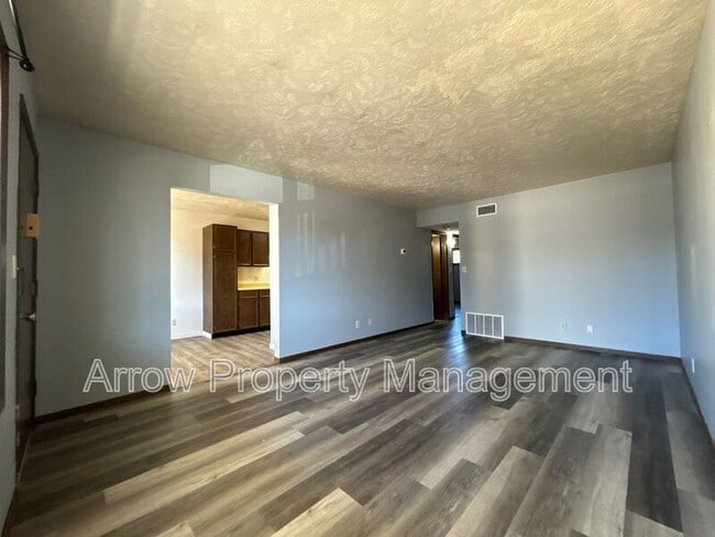 Building Photo - 1004 18th St