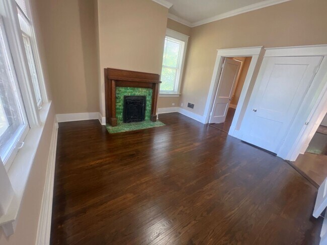 Photo - 1860/1862 Court Avenue Unit 1862