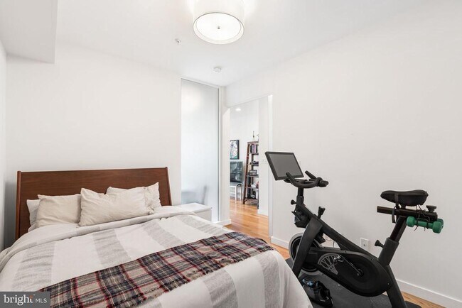 Photo - 435 R St NW Unidad 205