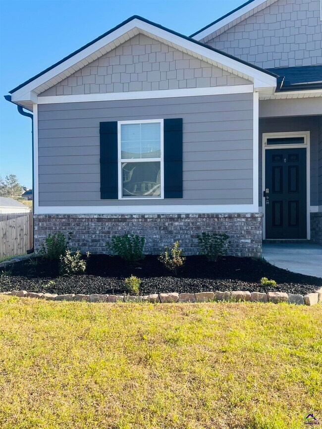 Photo - 118 Alton Tucker Sr. Boulevard