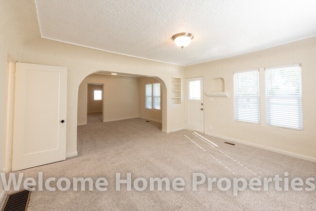 Building Photo - 309 SW 6th St Unit 309 SW 6th St #1 Rental