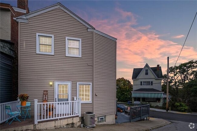 Building Photo - 82 Dilworth St Rental