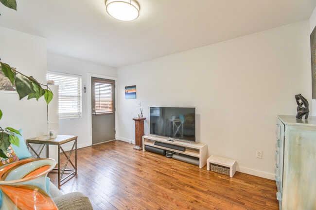 Photo - 571 Formwalt St SW Unit 10