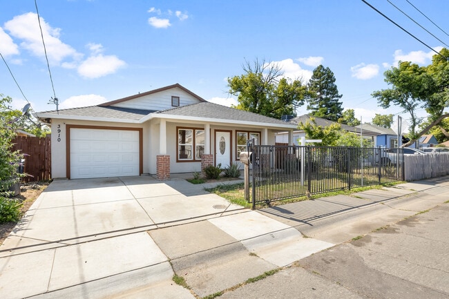 Building Photo - 3910 San Carlos Way