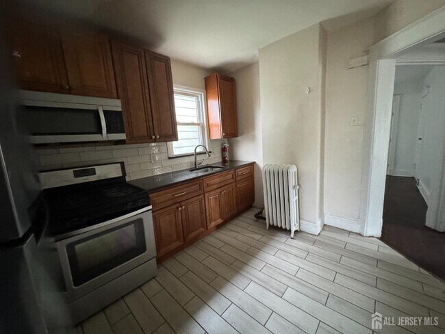 Photo - 7 Maple St