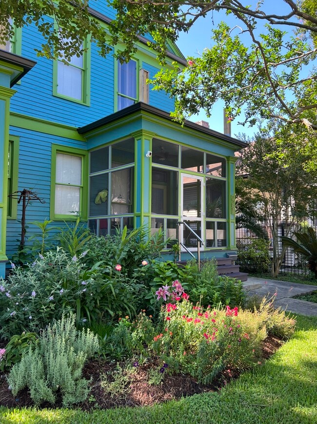Building Photo - 2251 Cambronne St Unit 2251 Cambronne Rental